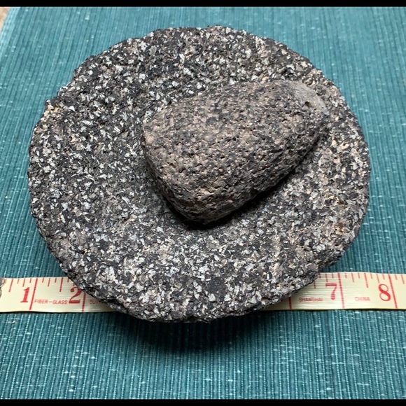 New Mexican Molcajete Mortar & Mash Rock - Picture 3 of 4